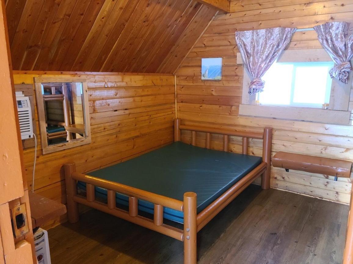 Revelstoke Rv & Cabin Resort Esterno foto